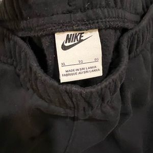 Men’s Nike XL sweat pants NWOT black / back snap pocket
